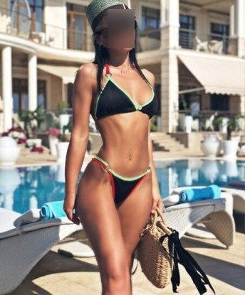 Фото в моем арсенале стоит глянуть, они тебя точно заведут. В моих нежных руках ты отключишься от реальности и погрузишься в мир блаженства. Мое опытное тело готово удовлетворить даже самые смелые желания. У меня много довольных клиентов, которые оставили положительные отзывы. Приходи ко мне и окунись в море наслаждения. 👄💦🔥 5717, 25 лет