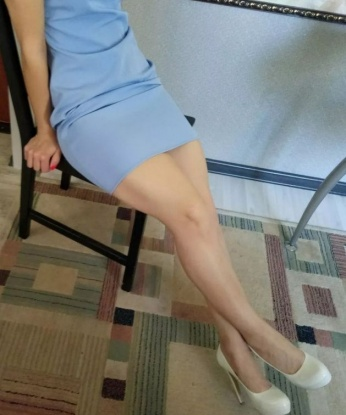 Опытная и развратная дама с великолепной грудью приглашает в гости приятного мужчину. Готова исполнить ваши самые сокровенные желания, обещаю максимум удовольствия и незабываемый опыт! Только для ценителей качественного секса. 9201, 22 года